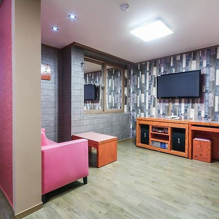 Hotel Lie Кодже Екстериор снимка