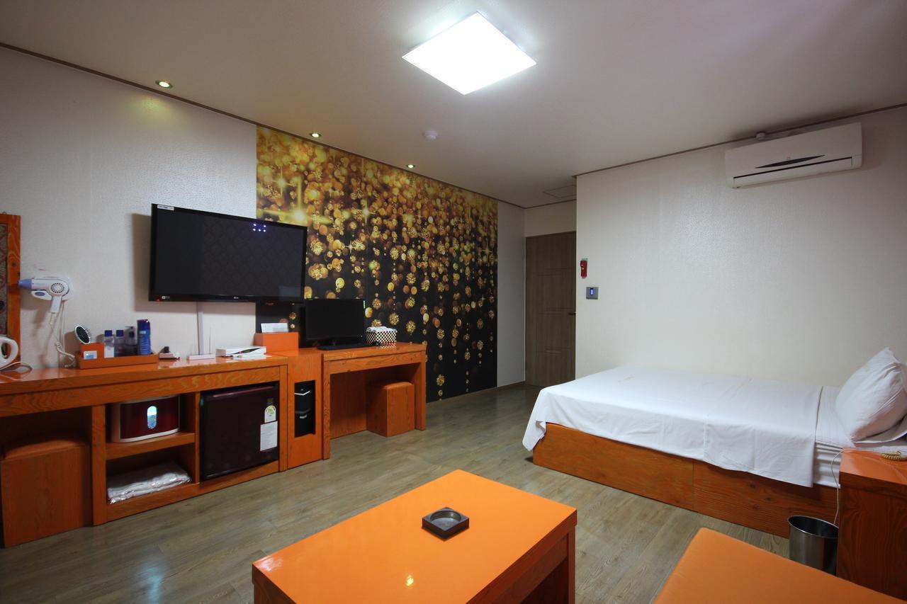 Hotel Lie Кодже Екстериор снимка