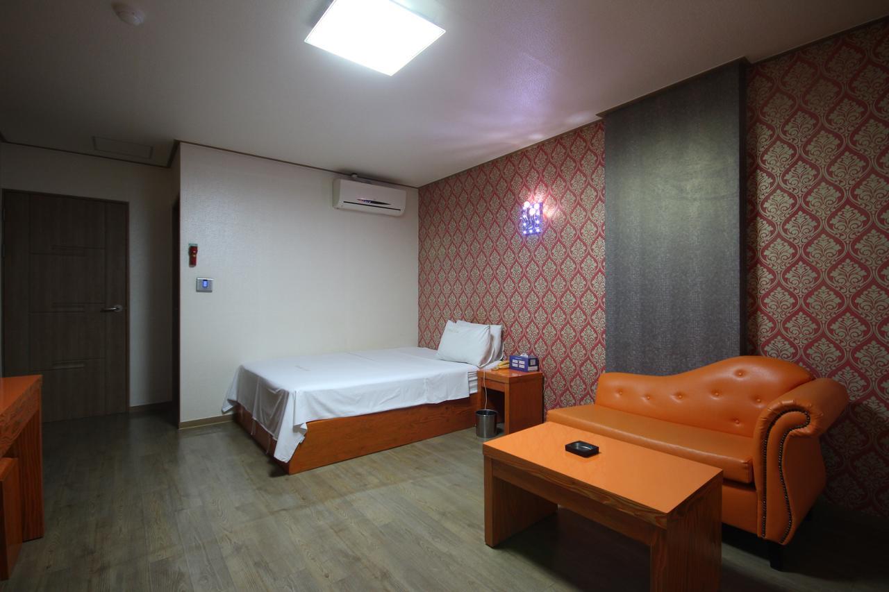 Hotel Lie Кодже Екстериор снимка