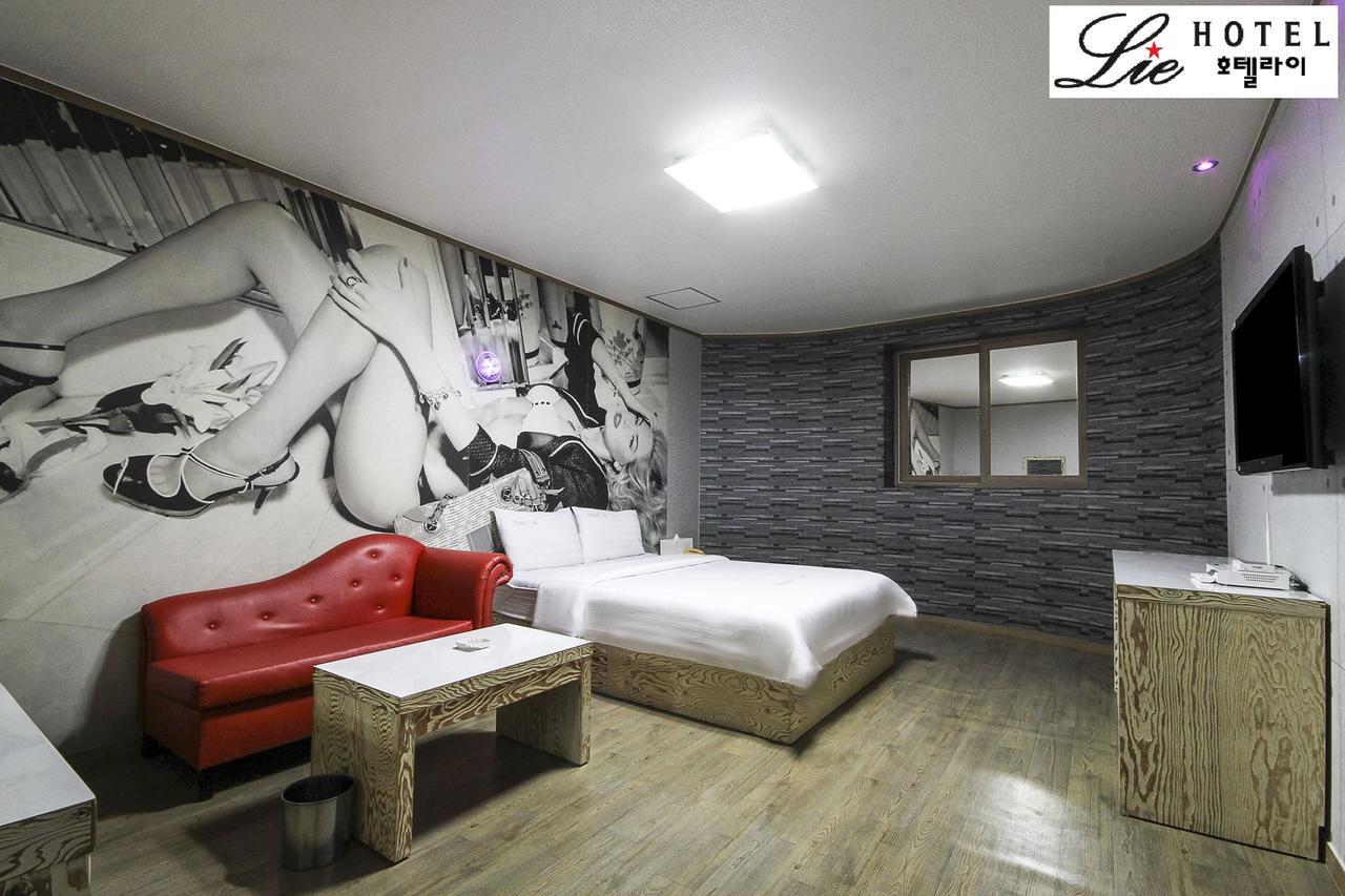 Hotel Lie Кодже Екстериор снимка