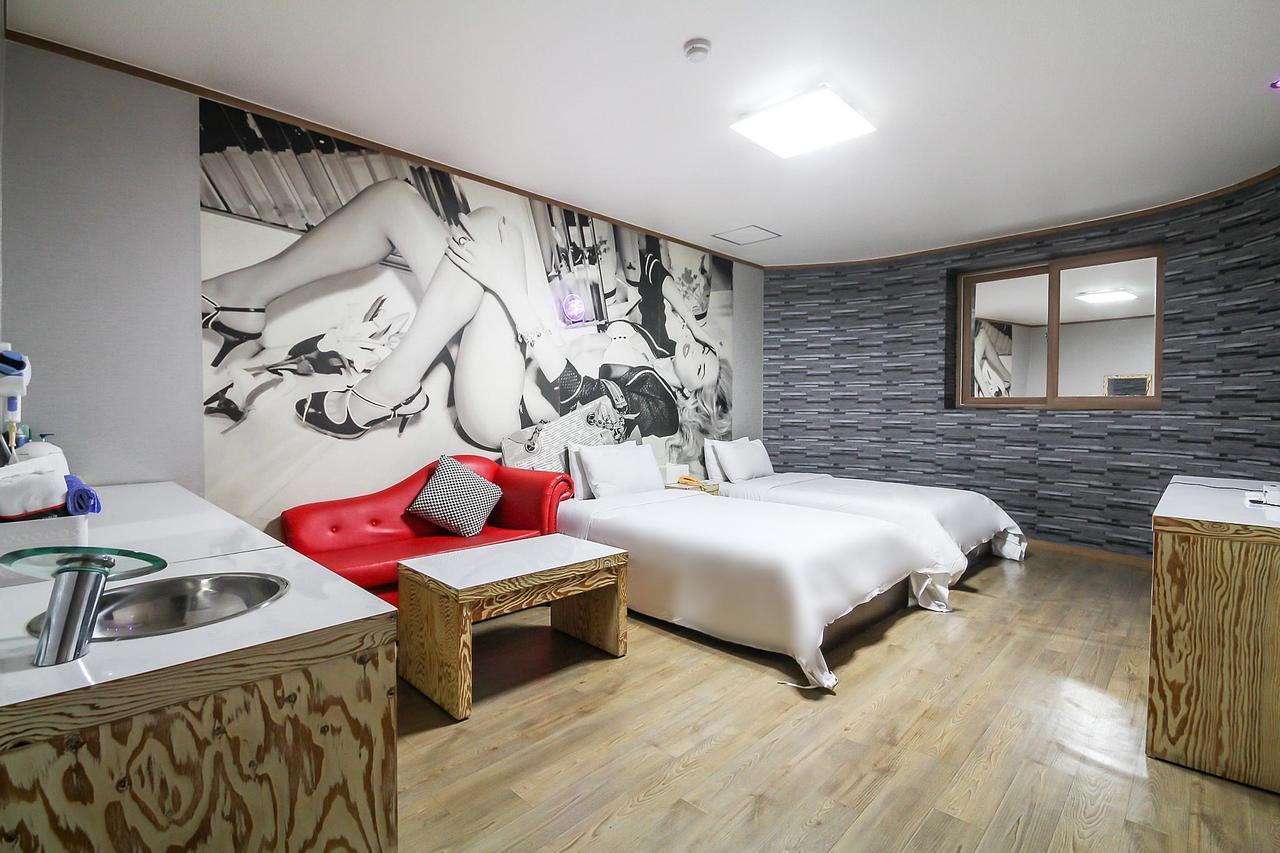 Hotel Lie Кодже Екстериор снимка
