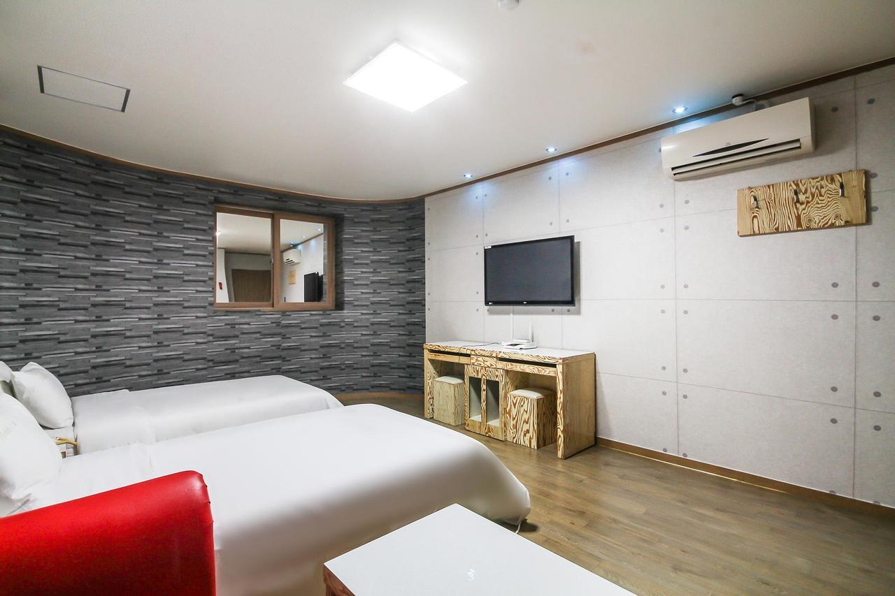 Hotel Lie Кодже Екстериор снимка