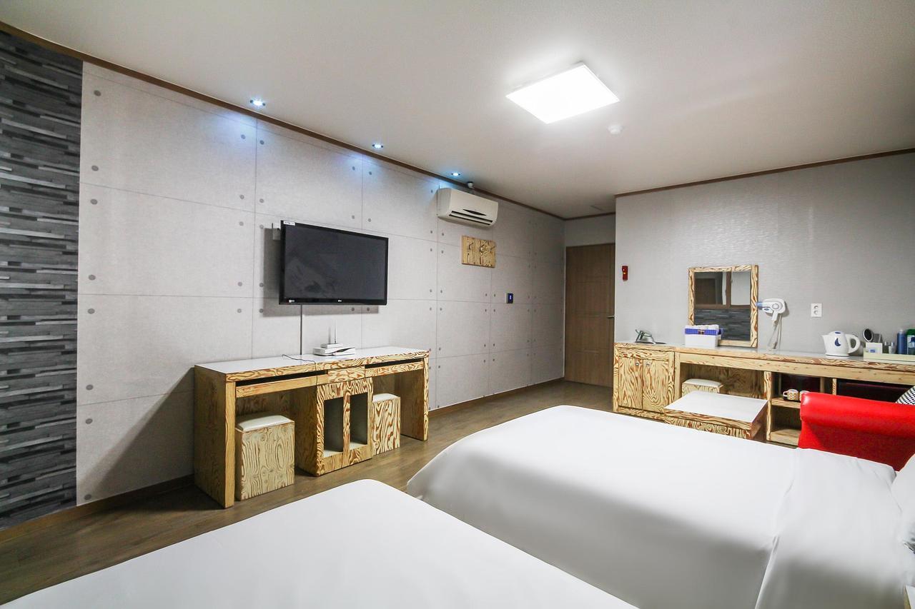 Hotel Lie Кодже Екстериор снимка