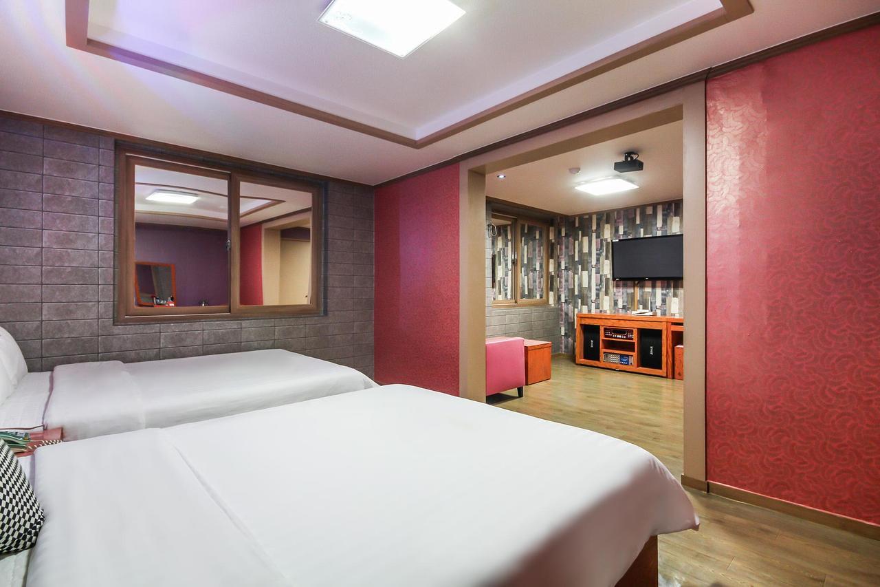 Hotel Lie Кодже Екстериор снимка