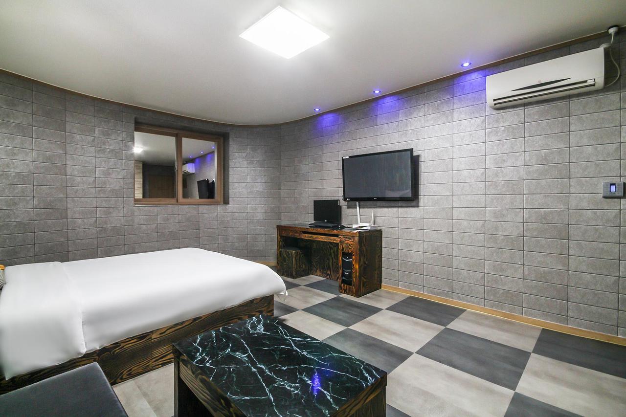 Hotel Lie Кодже Екстериор снимка