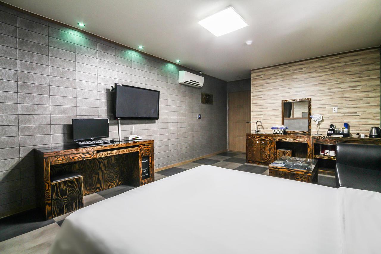Hotel Lie Кодже Екстериор снимка